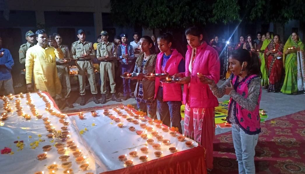 Nation's love is awakened by Vande Mataram and national anthem, national consciousness leaves for chariot tour with Bharat Mata's aarti