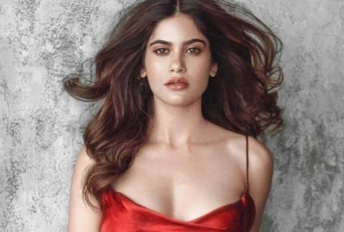 Ashram 3 Star Cast Are Still Living Bachelor Life Esha Gupta Tridha Choudhury Aaditi Pohankar Bhoa Swami