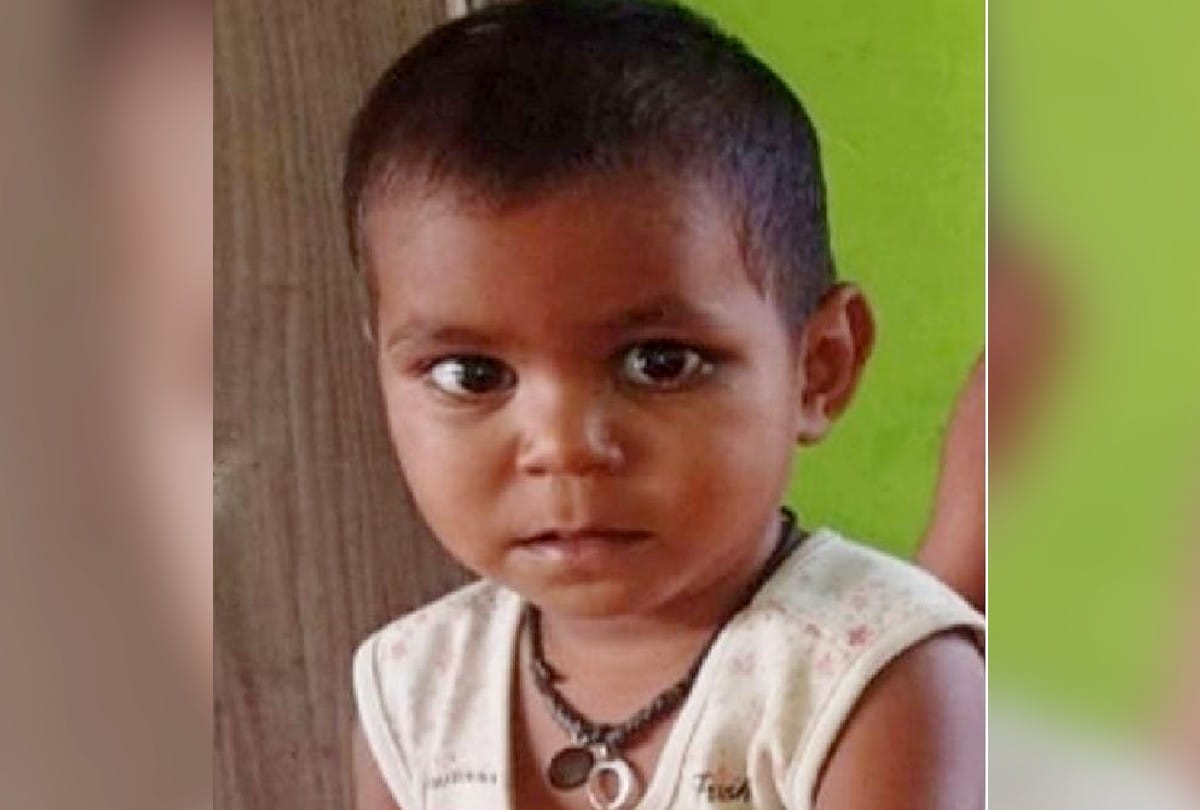 school gate fell on two year old innocent girl in firozabad