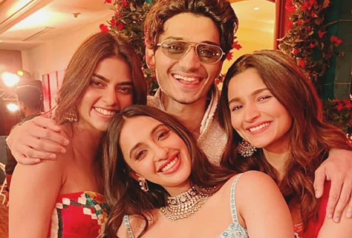 Alia Bhatt Athiya Shetty and vaani Kapoor seen dancing in Anushka Ranjan Kapoors Sangeet ceremony