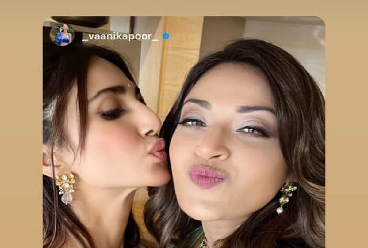 Alia Bhatt Athiya Shetty and vaani Kapoor seen dancing in Anushka Ranjan Kapoors Sangeet ceremony