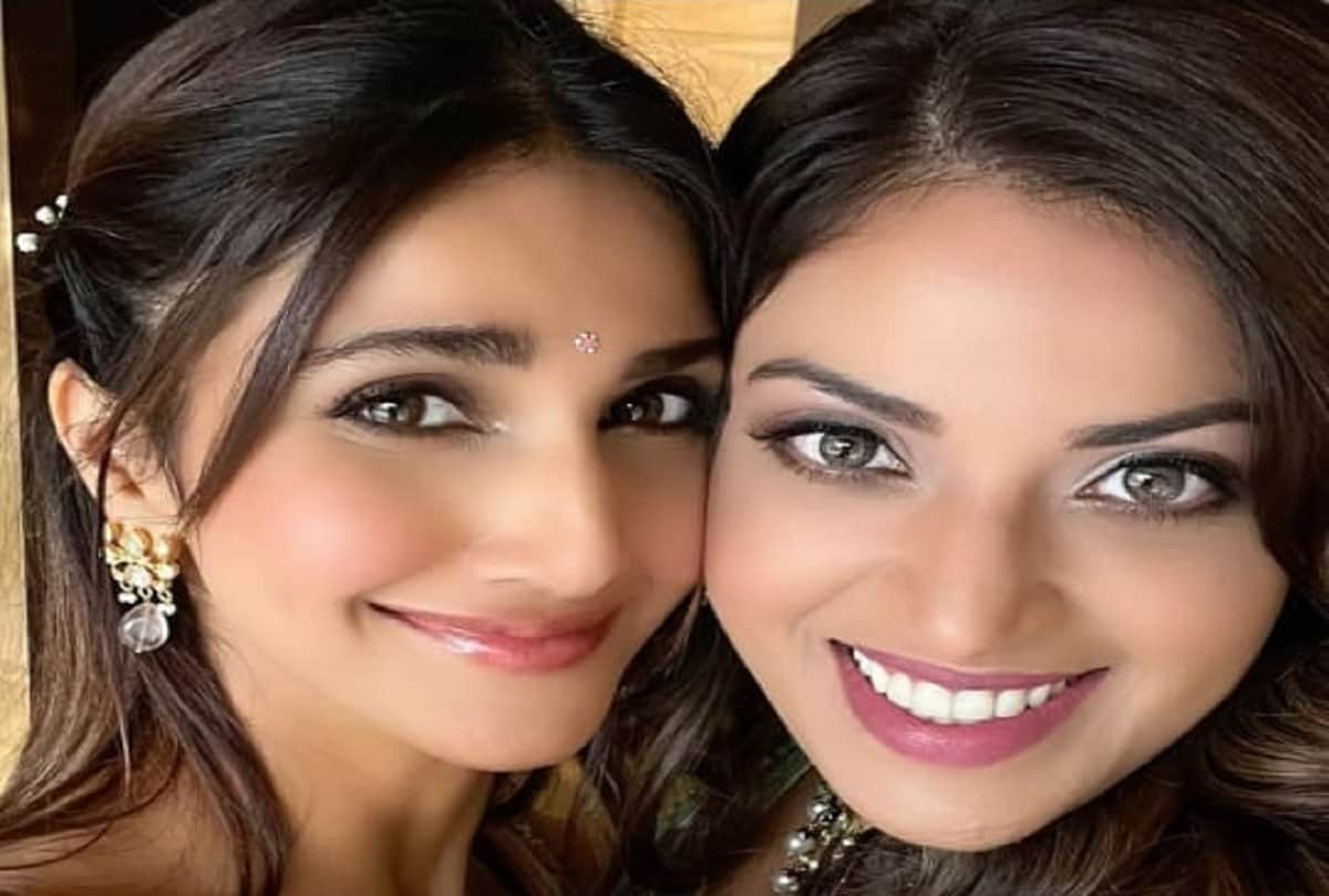 Alia Bhatt Athiya Shetty and vaani Kapoor seen dancing in Anushka Ranjan Kapoors Sangeet ceremony