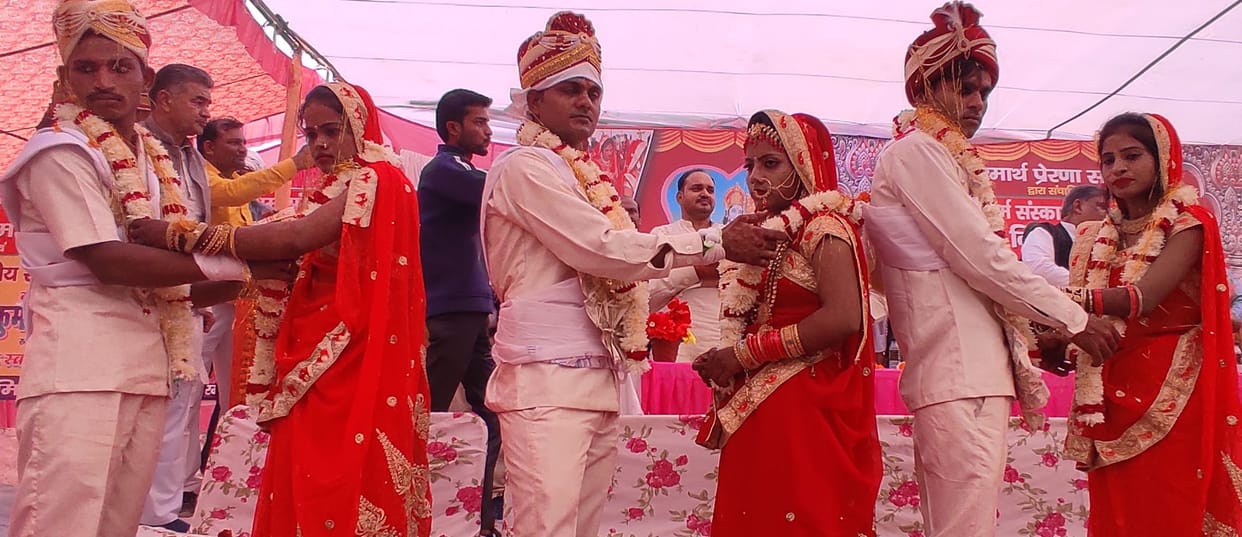 fathepur news,11 couples hold each other's hand