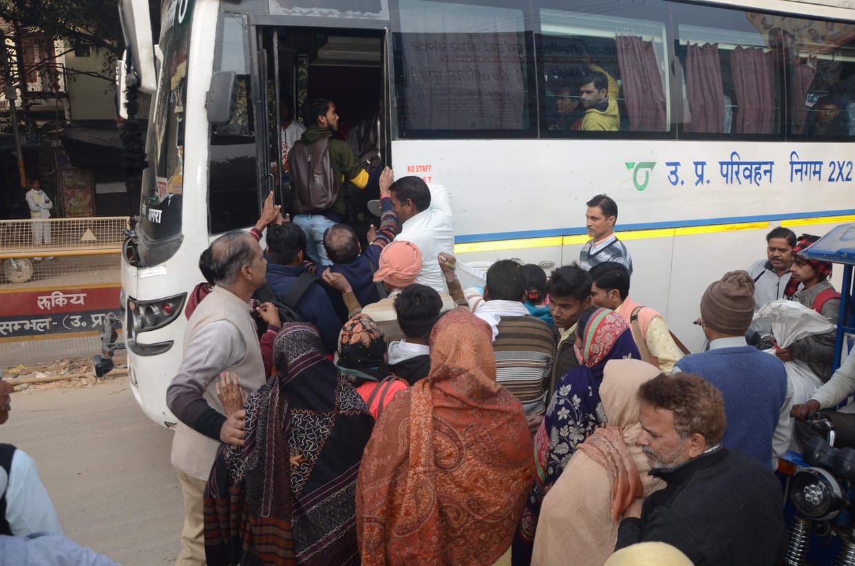 Devotees had to wait for vehicles to take bath
