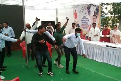 Celebrations in Indore: The joy of number one was celebrated with a swing and dance, danced to the beat of the drum