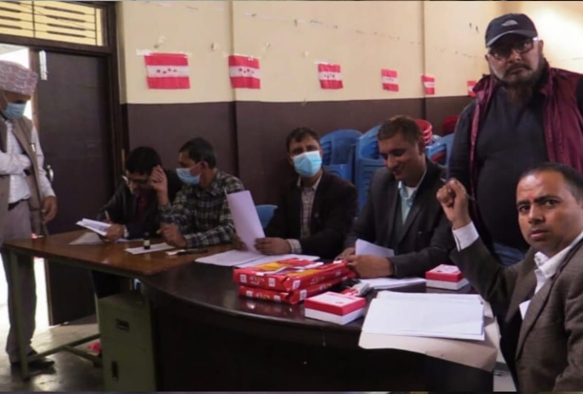 India Nepal border news Five people injured in fight during voting for post of District President