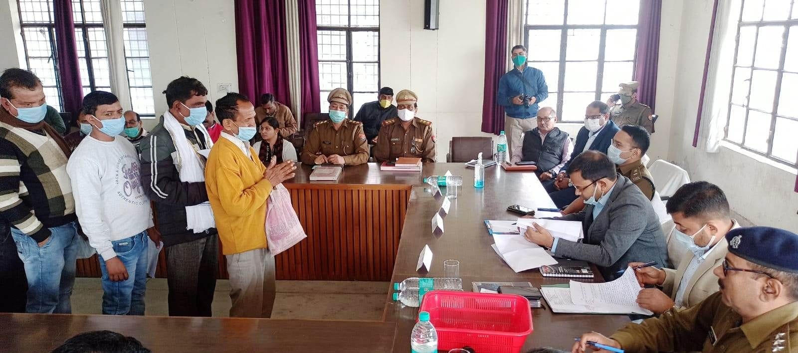 Hathras: Take action against illegal occupants of government land, chakmargs