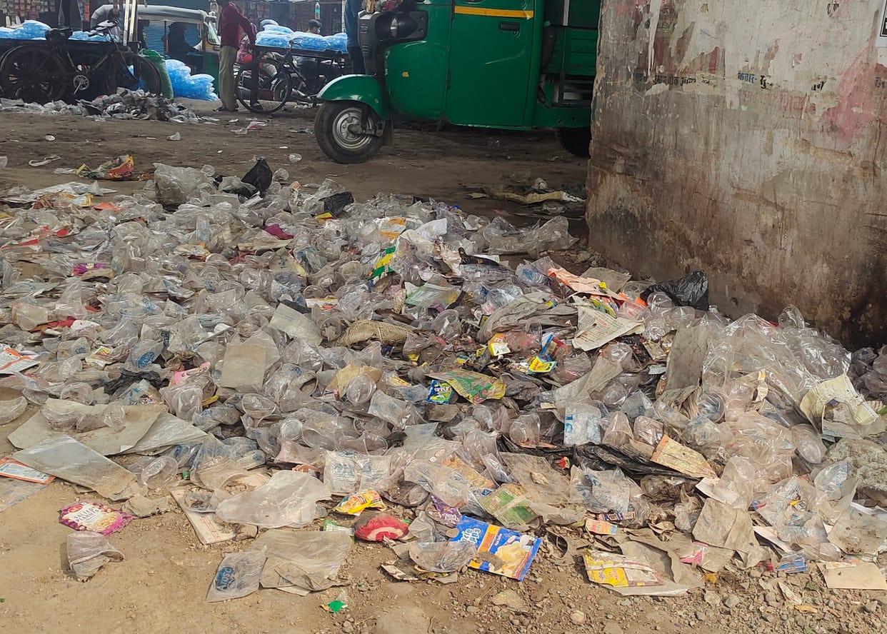 Banned polythene being sold indiscriminately in Suhagnagri