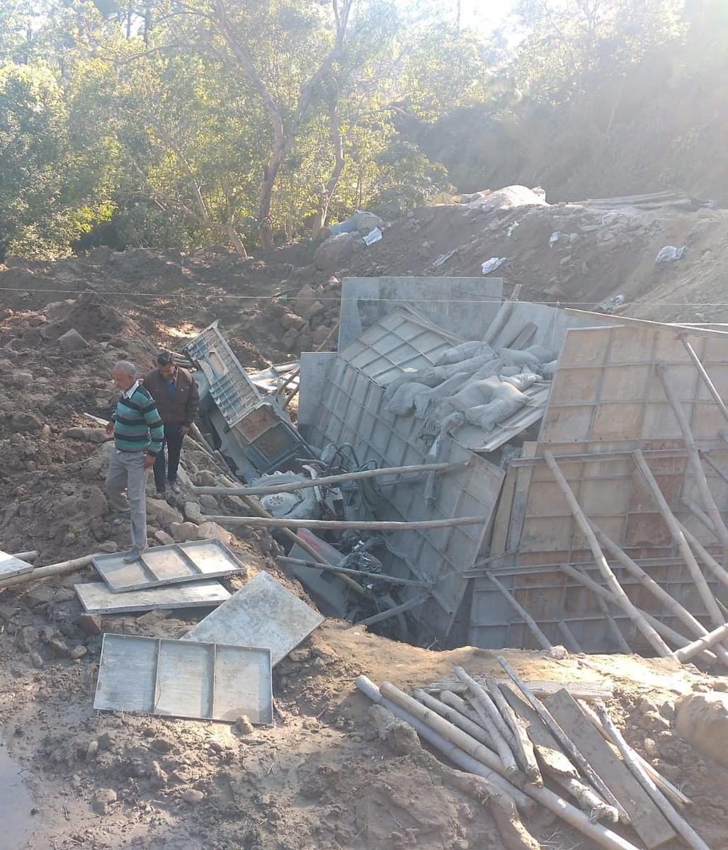 one labouror died in road accident