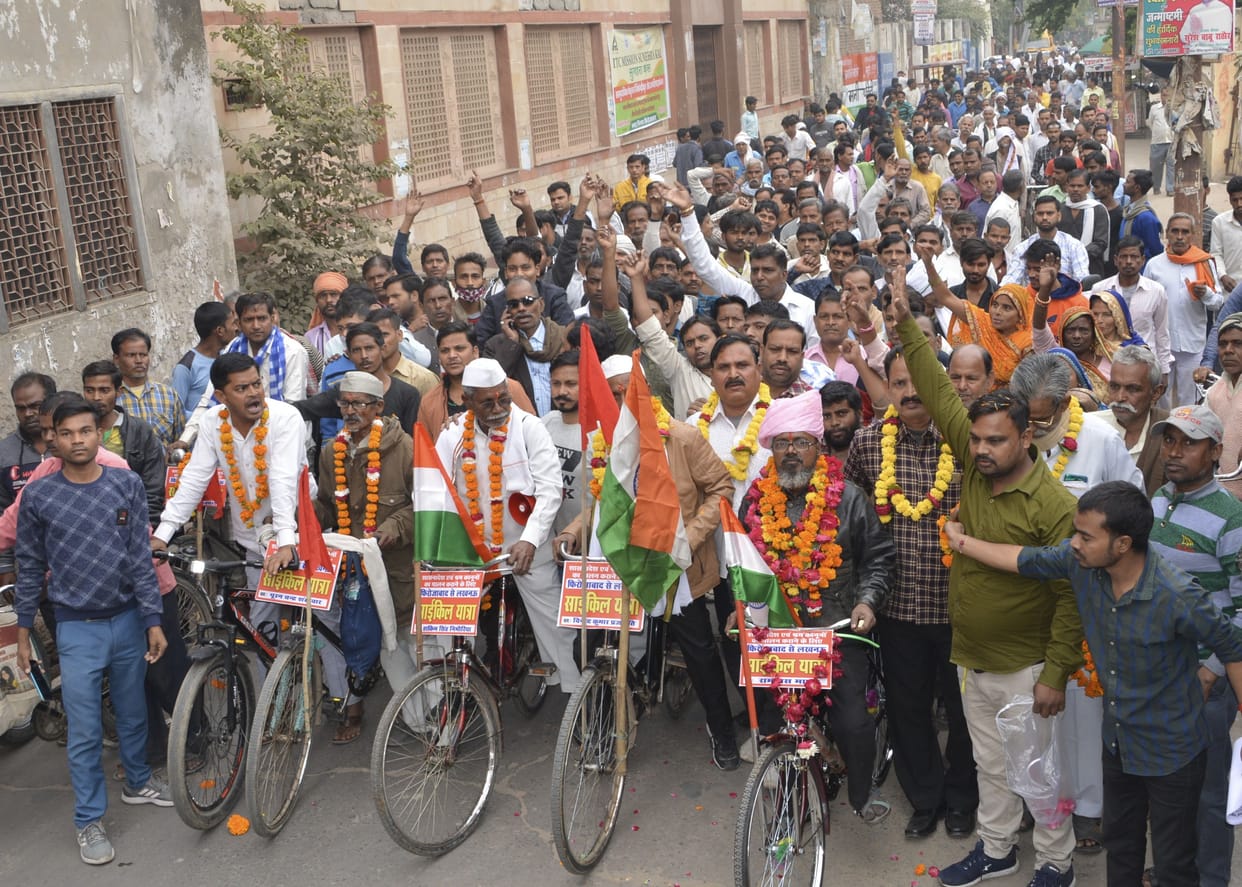 Now the pain of the glass-bangle workers will be told to the CM