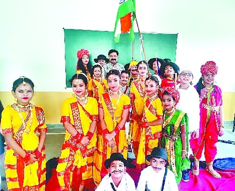 Attractive colorful program on the occasion of Amrit Mahotsav inauguration