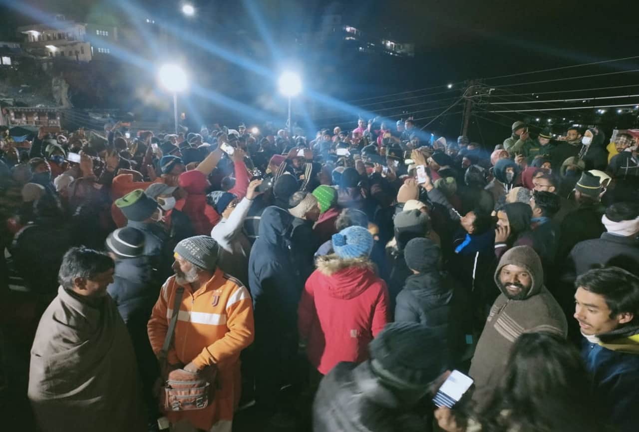 uttarakhand news: badrinath dham door close today, see photos