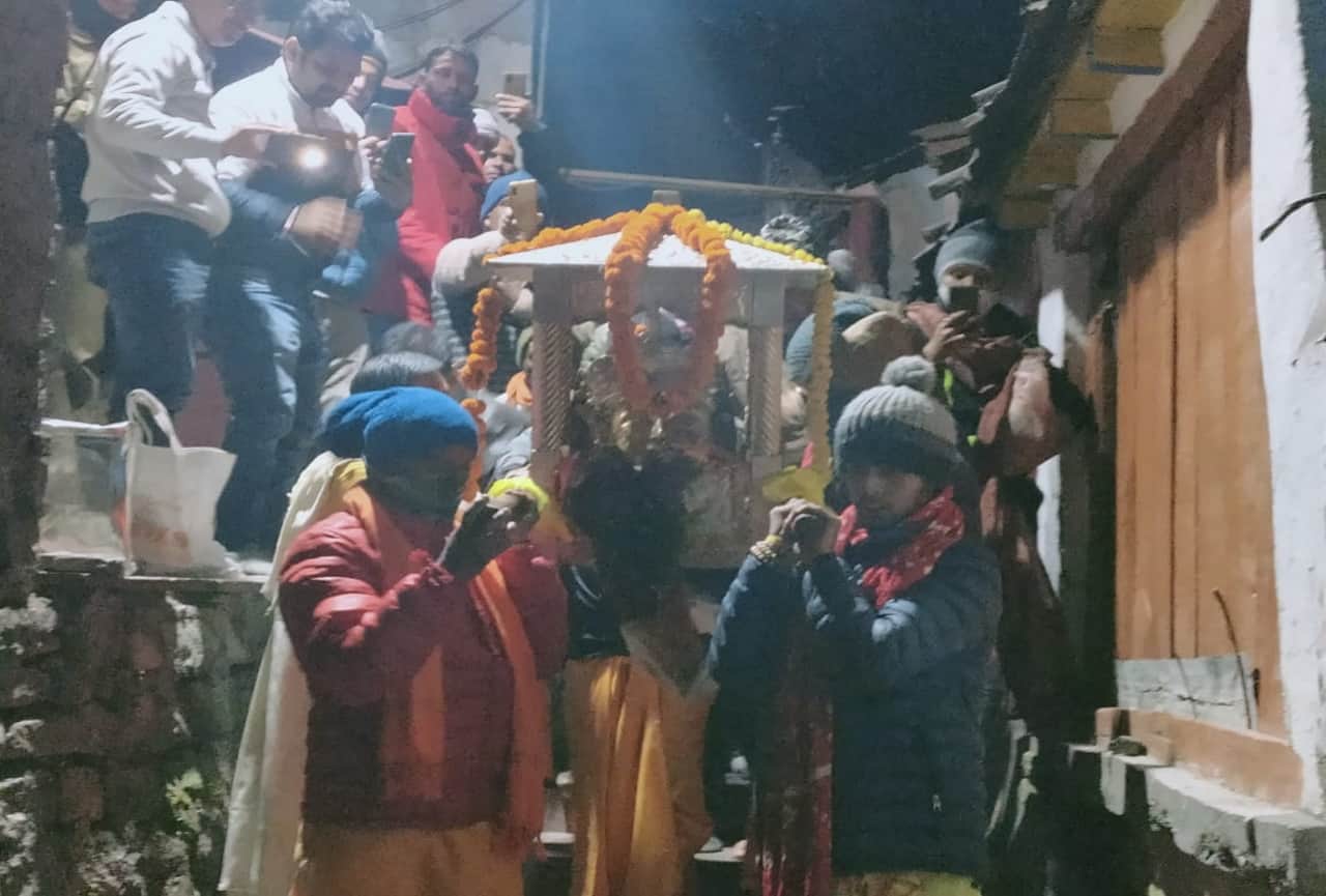uttarakhand news: badrinath dham door close today, see photos