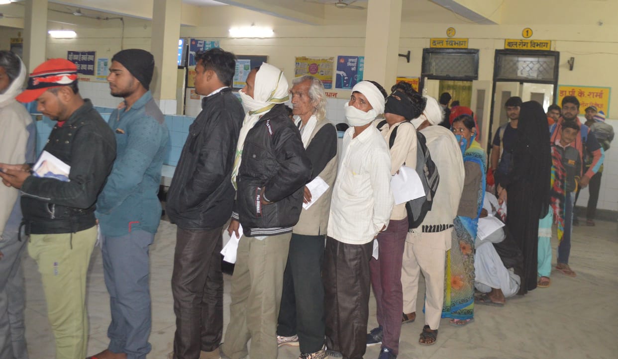 Hathras: One and a half thousand patients and four doctors, how did they get treatment?