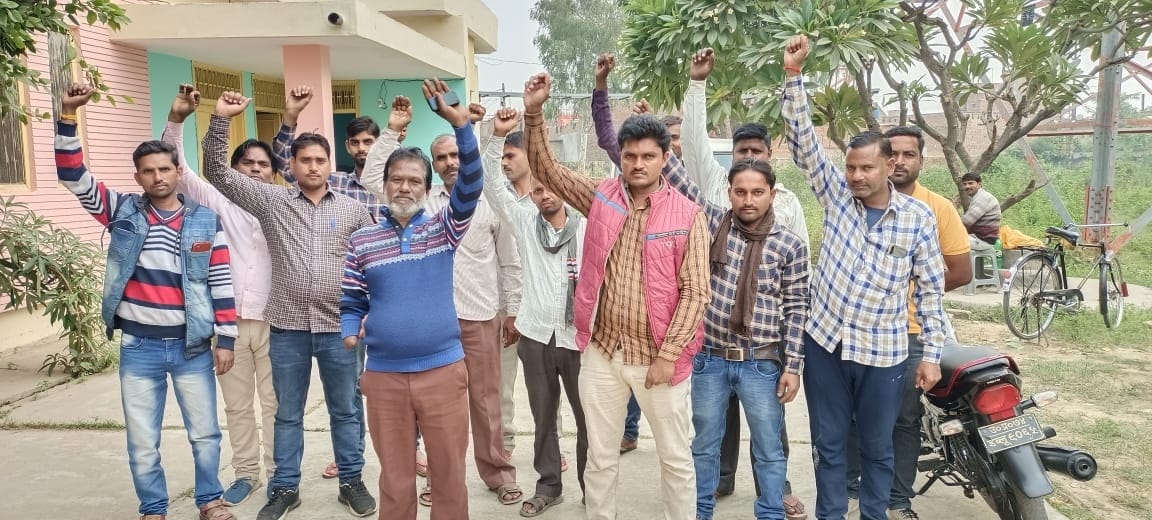 Contract linemen demonstrated at the sub-station, announced an indefinite strike