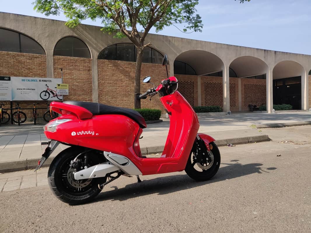 Bounce Infinity electric scooter will compete with rivals like Ola S1, Bajaj Chetak Electric, TVS iQube, Ather 450X Bounce Infinity electric scooter with battery swap feature Know price driving range specifications