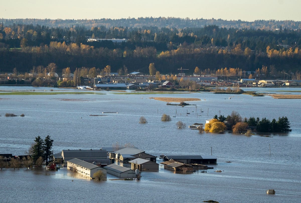 Canada : British Columbia flood, landslides caused Destruction, lost contact with many areas, declared emergency, water everywhere