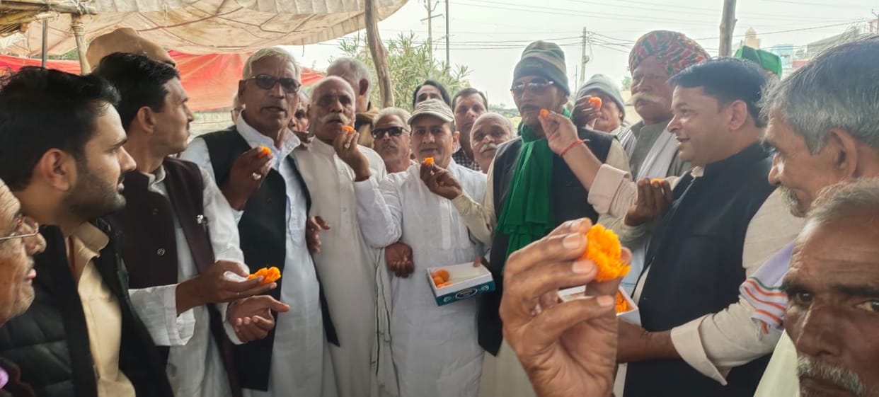 Celebrations in Aligarh on Decision to Repel Farm Laws