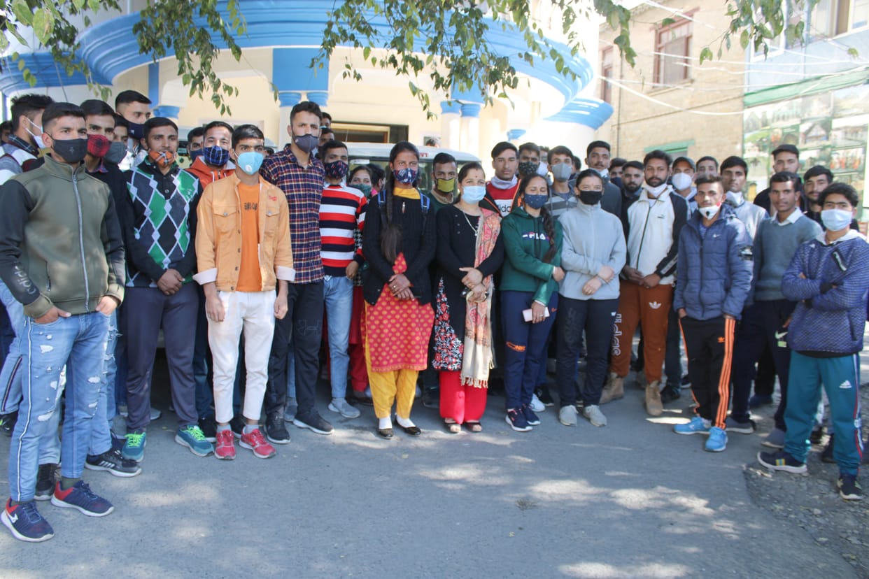 Youth angry with the timetable of the district library
