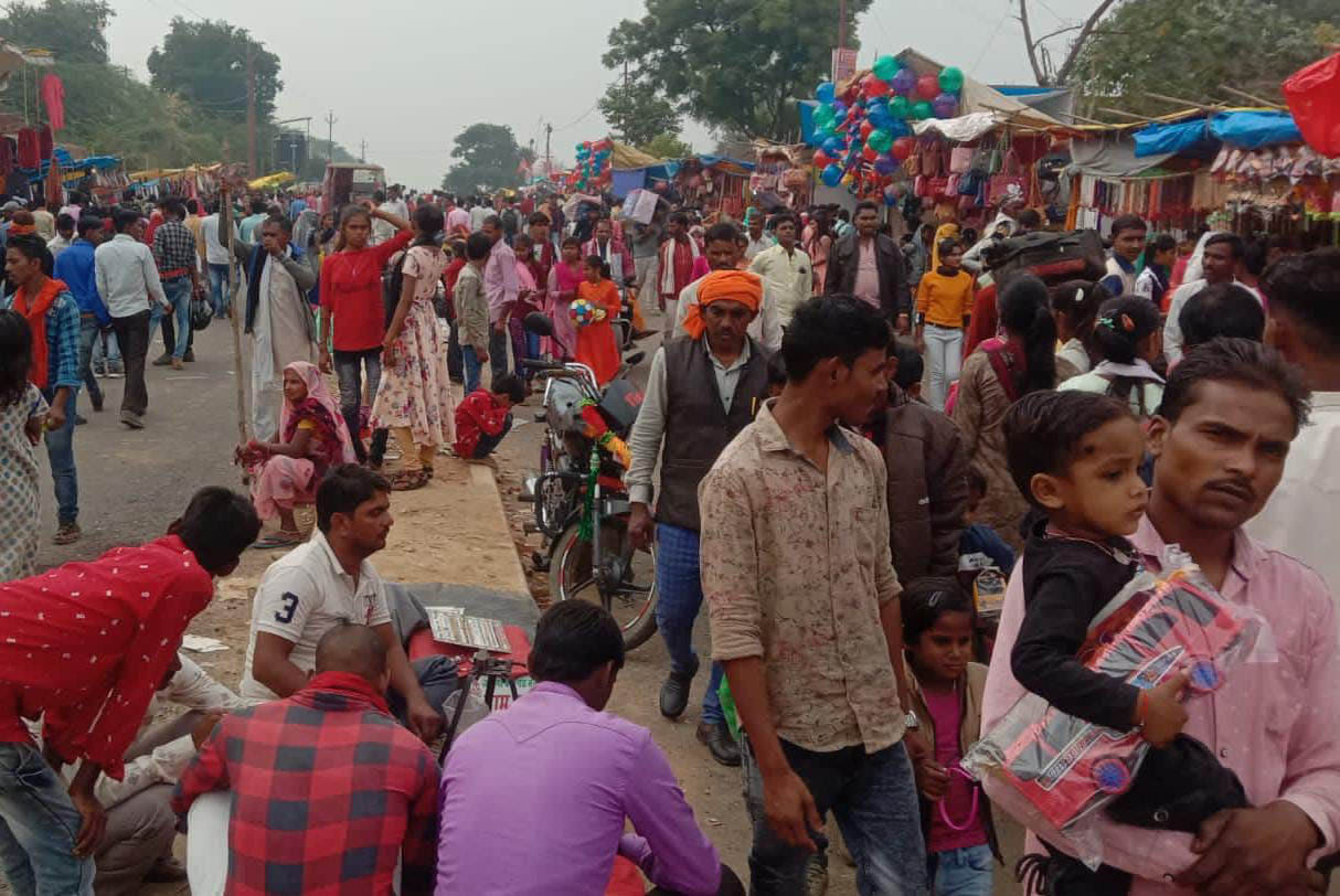 Fair on Kartik Purnima, women worship Krishna
