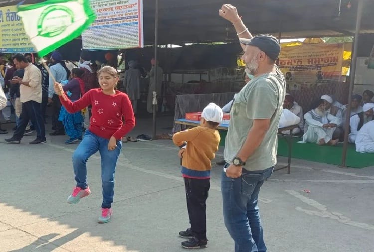 Diwali celebrated with Guruparb at Shambhu border of Ambala
