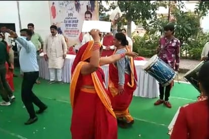 Celebrations in Indore: The joy of number one was celebrated with a swing and dance, danced to the beat of the drum