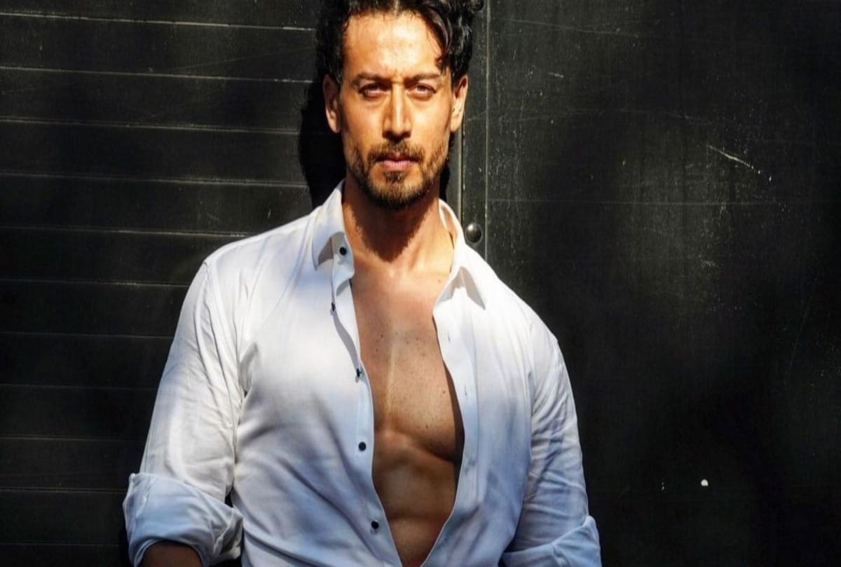 disha patani triple tick on punching bag tiger shroff react on her student video