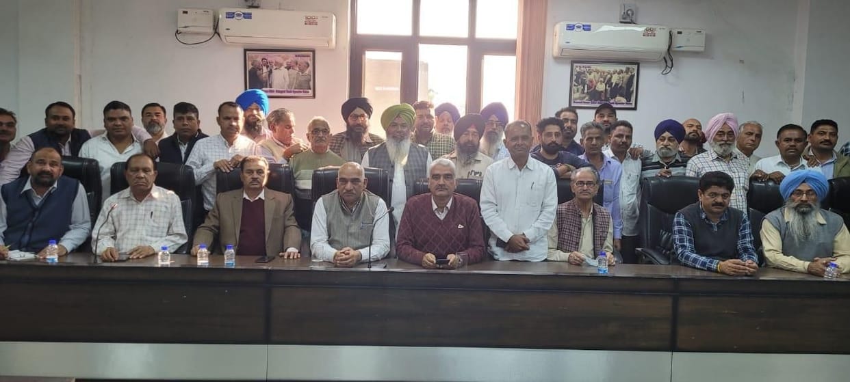 Resignations of all 4 delegates rejected in Nalagarh truck union meeting