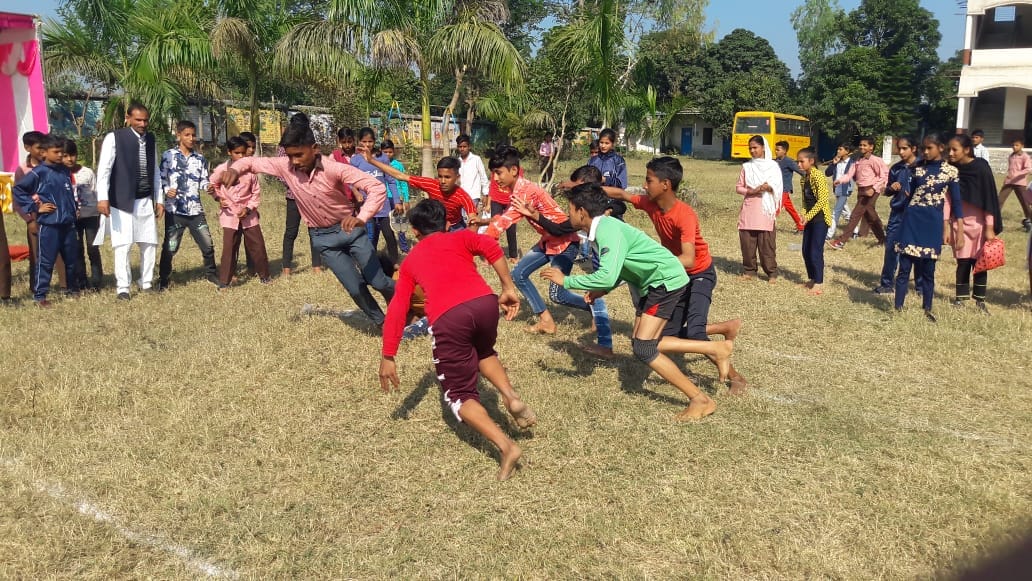 Students and students of Nanhera Budha Kheda dominated