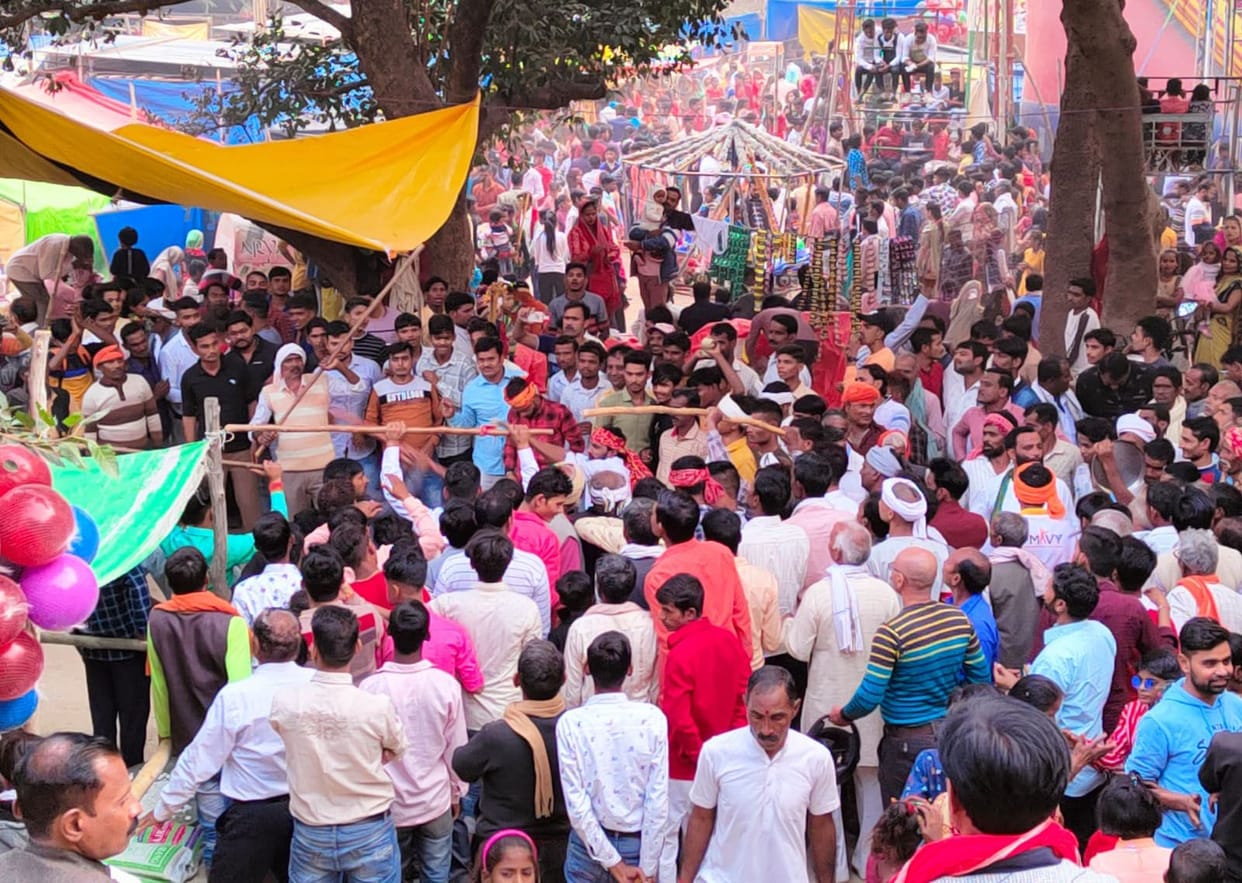 People took a dip in Sengur and Yamuna river on Kartik Purnima, crowd gathered in the fair