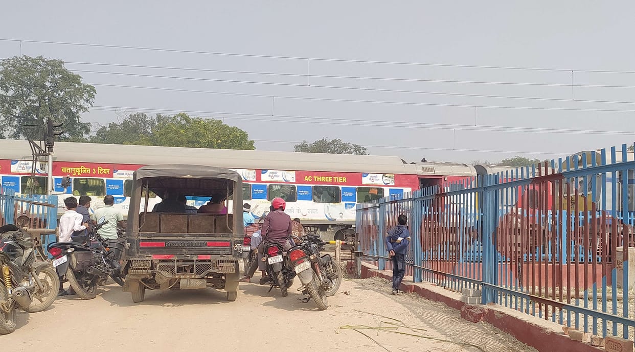 Underpass and overbridge will be built at 32 railway gates