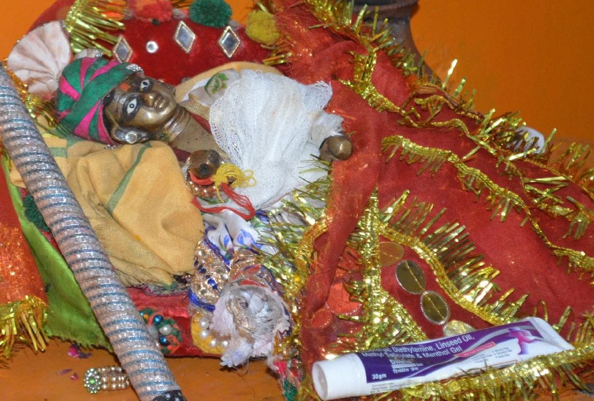 Priests applying ointment after bandaging Laddu Gopal hand in Agra