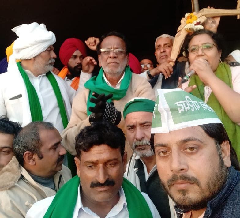 Hathras: Farmers had come out on the road many times here in protest against the agricultural laws
