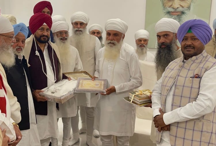Punjab CM Charanjit Channi meets Namdhari sect chief Satguru Uday Singh in Ludhiana 