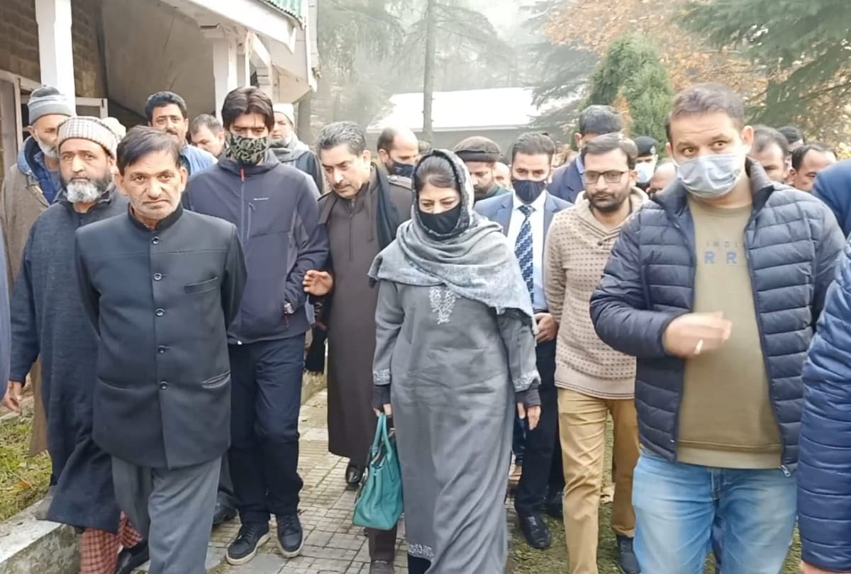 Mehbooba Mufti said the Lieutenant Governor should take responsibility for Hyderpora encounter