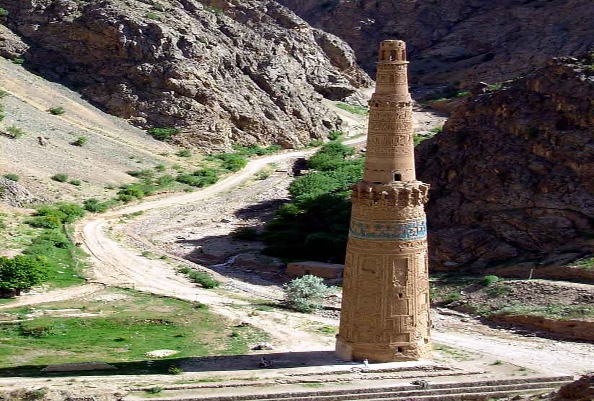 afghanistan The ancient ghor's minaret of jam  on the verge of collapse, delhi's Qutub minar  inspired by this minar
