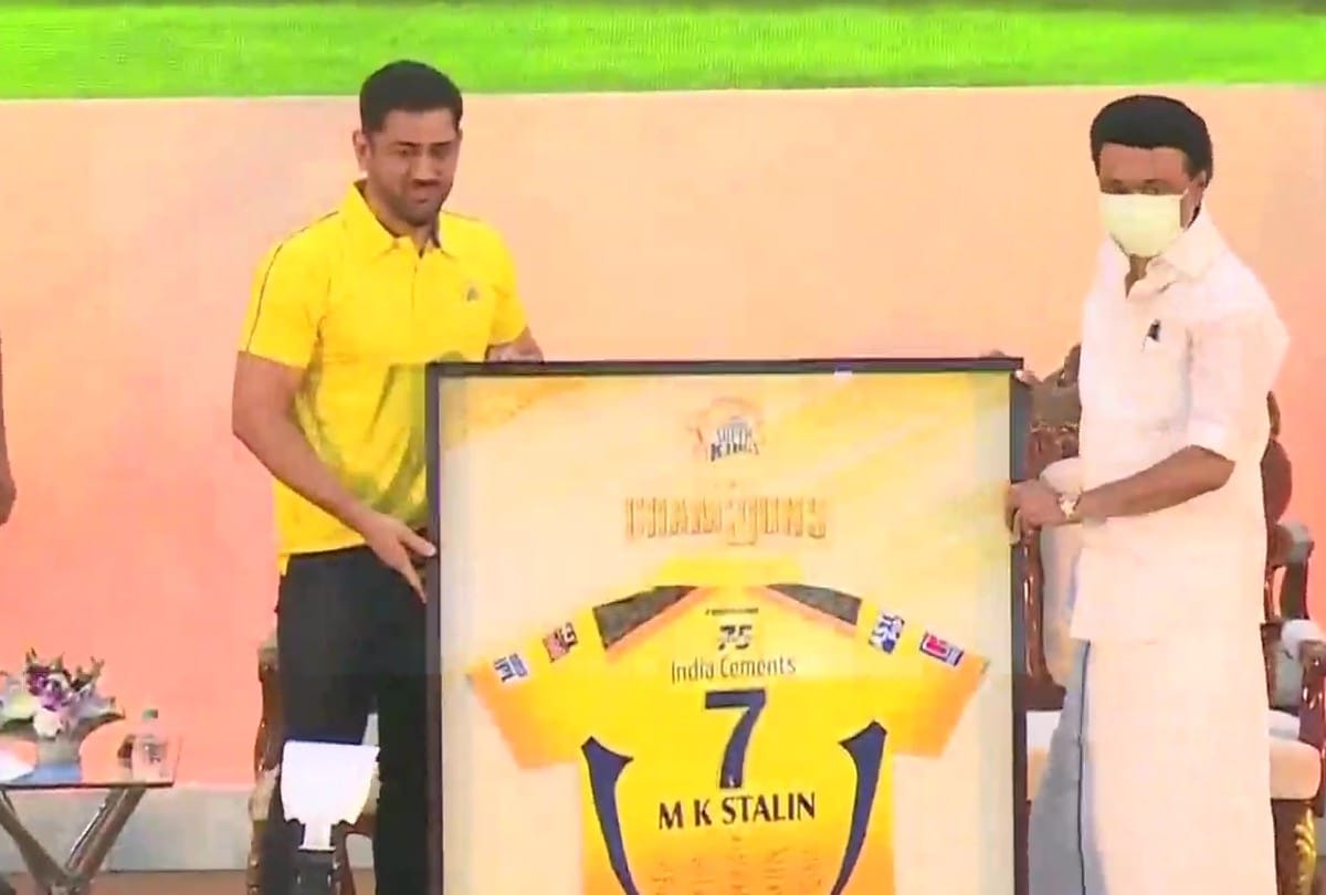 MS Dhoni wears seven number jersey based on his birth date seven july