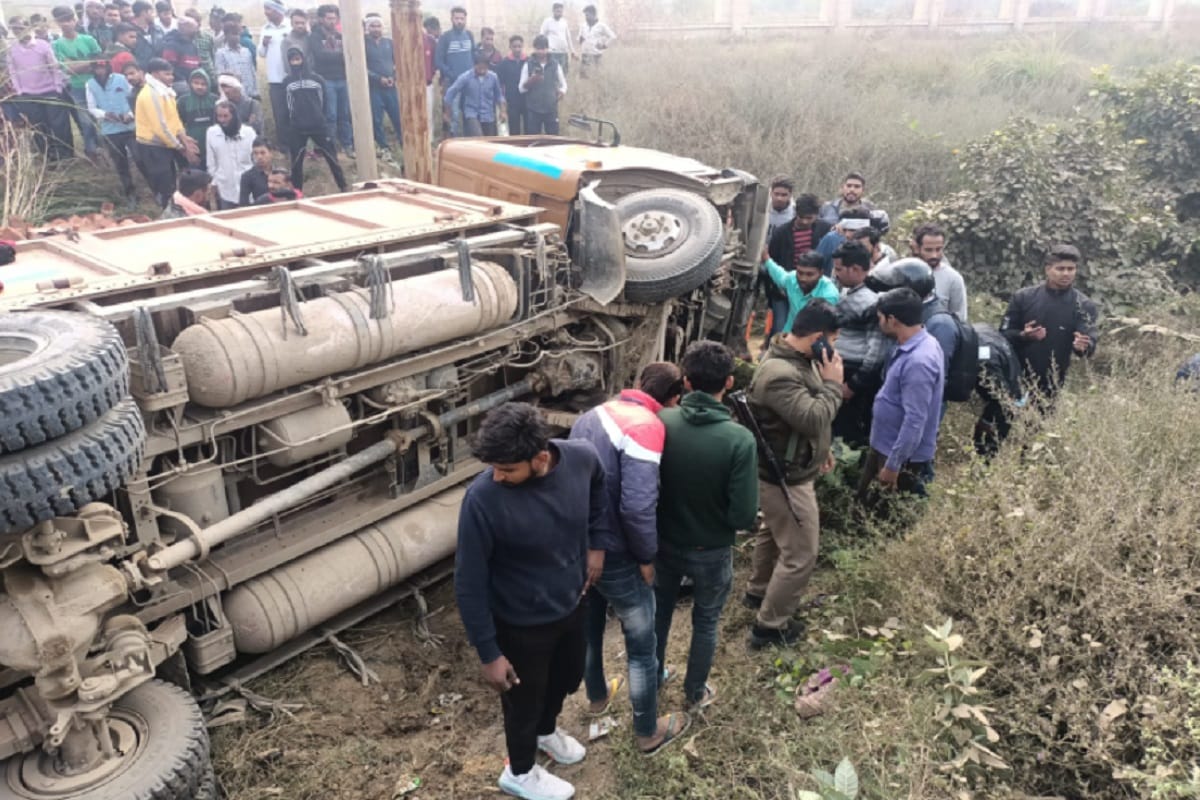 Meerut News: A man died and woman teacher injured in road accident on Delhi-Dehradun Highway