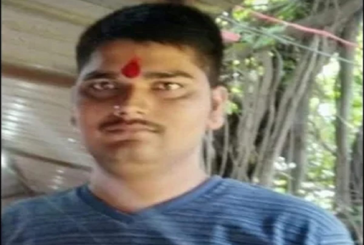 UP: Policeman posted under CM Yogi's security shoots himself