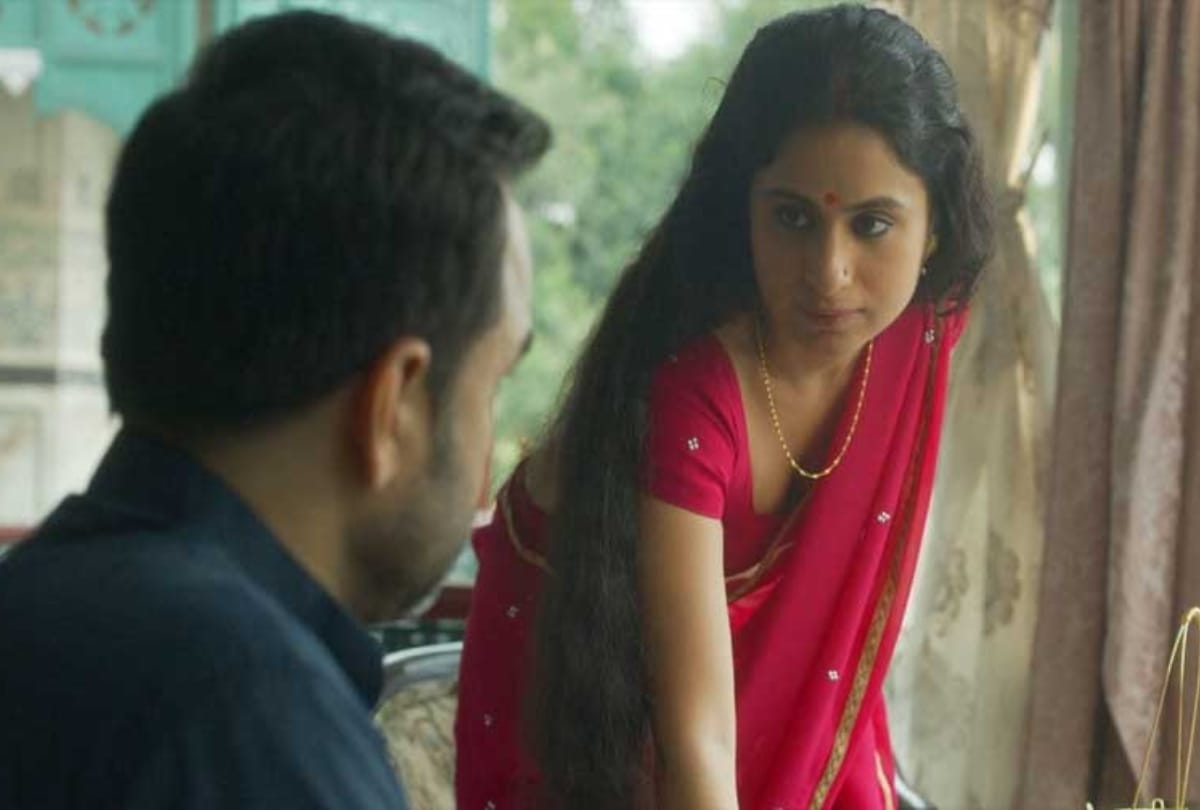 Actress Who Gave Bold Scenes in Web Series See in Photos