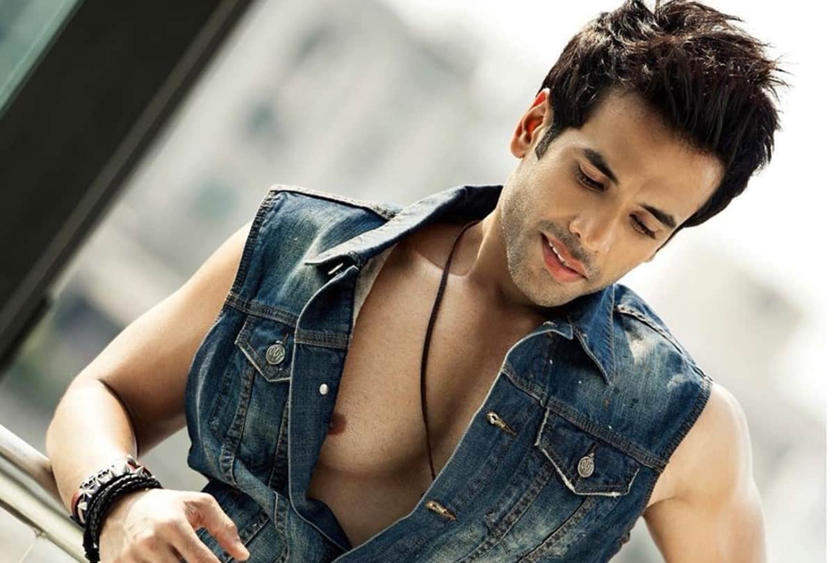 Tusshar kapoor Net Worth Earning Car Collection Celebrity Lifestyle