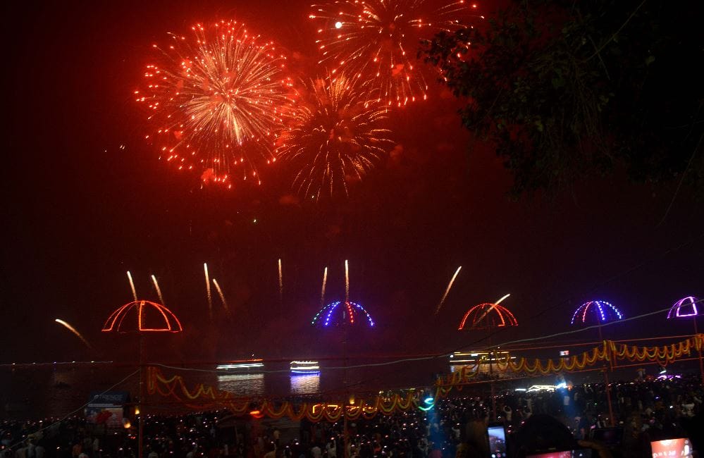 Dev Deepawali in Kashi laser show at chetsingh ghat varanasi  colorful aura scattered on waves ganga stunned tourists