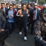 आगरा: दौड़ लगाते किरन रिजिजू