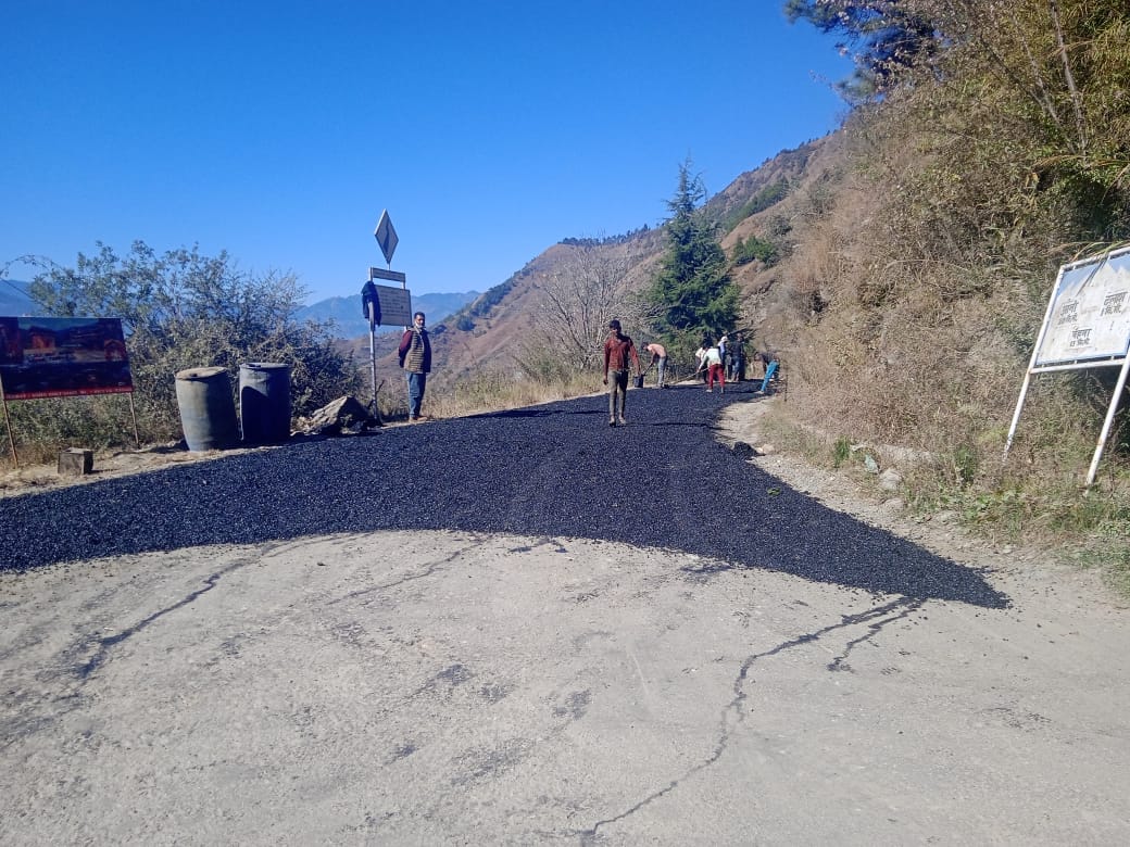 aani bhashata road taring weork started