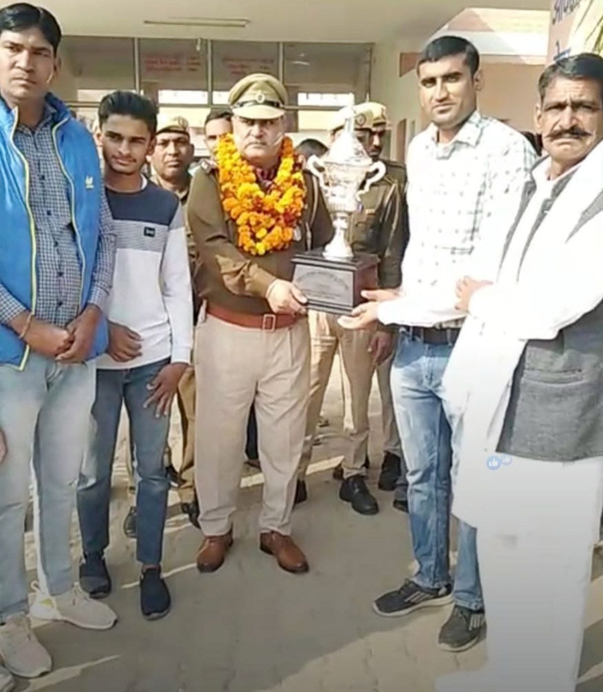 Police station in-charge reached Bhattukalan with Gaurav Trophy, people honored