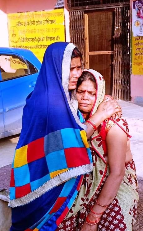 Hathras: Mistry killed, four people injured in a collision between two bikes