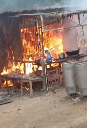 Sweets shop and medical store caught fire, medicines worth 10 lakhs kept in the medical store were burnt