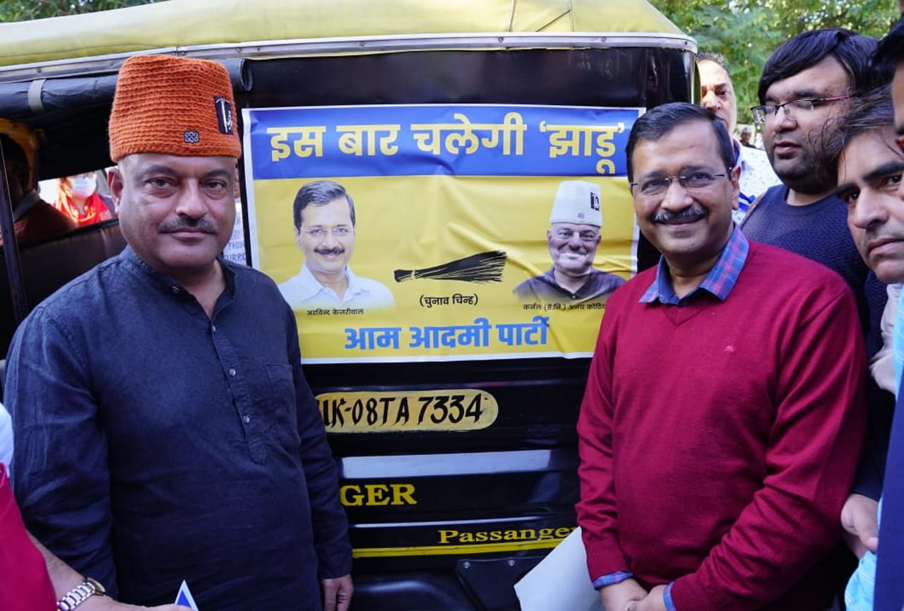 arvind kejriwal in haridwar road show today: Delhi Cm Arvind Kejriwal sit on auto and went to city, see photos