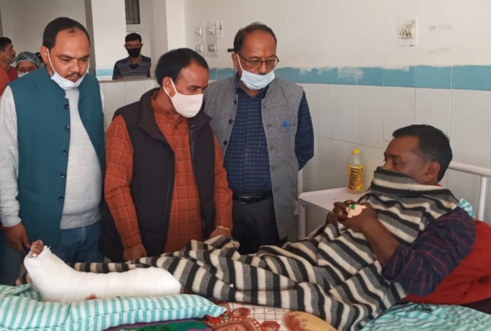 Uttarakhand News: Health Minister Dhan singh rawat Shocked after hear Patient Complaints during Ramnagar Hospital visit