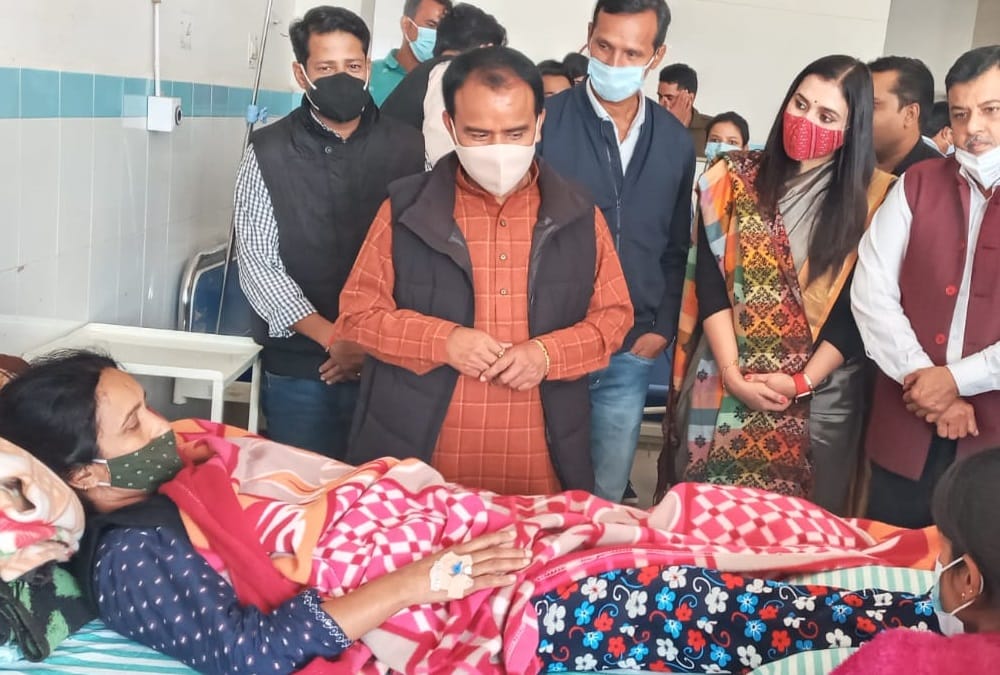 Uttarakhand News: Health Minister Dhan singh rawat Shocked after hear Patient Complaints during Ramnagar Hospital visit
